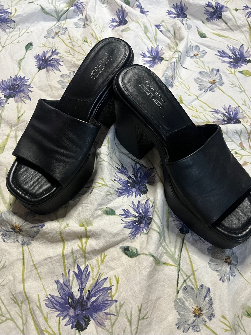 👡 Bold Black Platform Heels! 🖤 - Picture 3 of 6